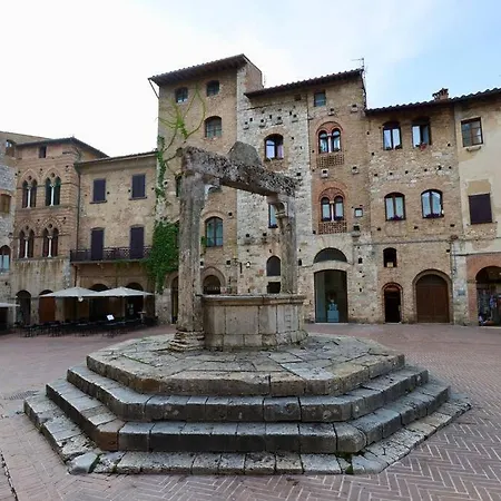 Lovely 2 Bedroom In Historic Center Apartment